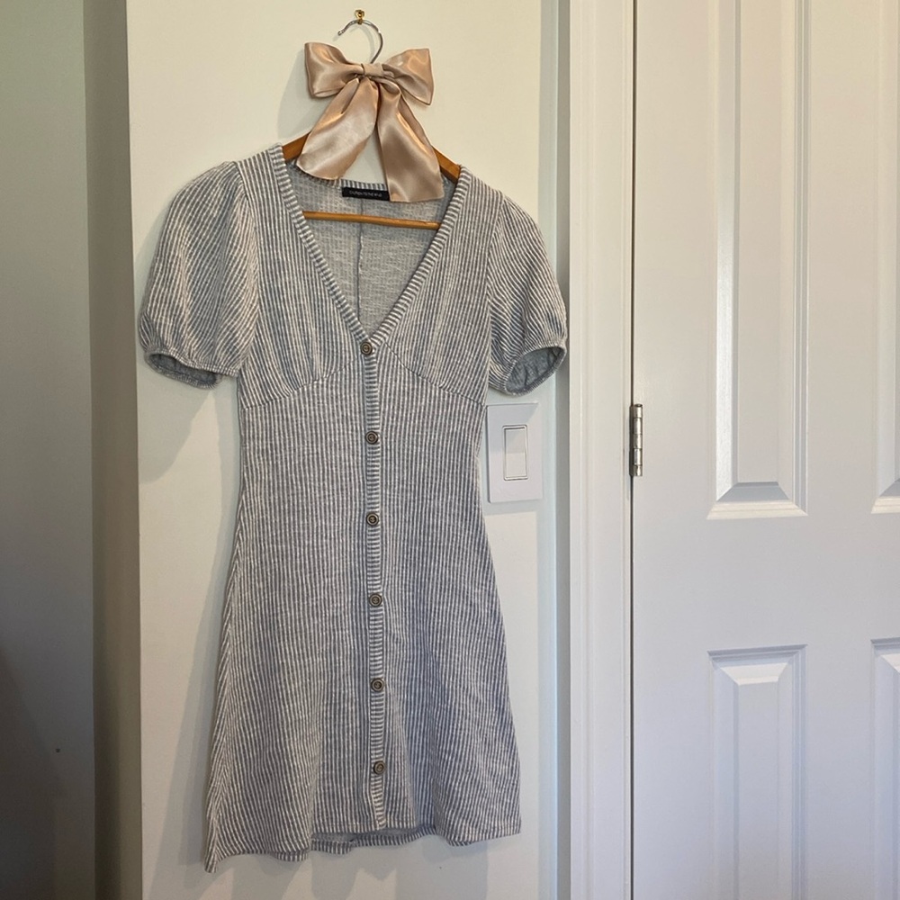 Caution to the Wind | ribbed striped puffy sleeves dress | grey- white